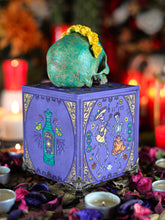 Cargar imagen en el visor de la galería, Caja Calavera Mexicana Catrina Violeta
