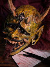 Cargar imagen en el visor de la galería, Máscara Hannya Amarillo Dorado
