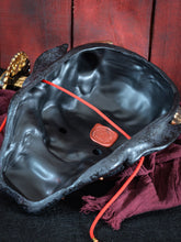 Cargar imagen en el visor de la galería, Mascara Hannya Tradicional Negra
