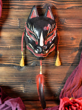 Cargar imagen en el visor de la galería, Máscara Kitsune Negra
