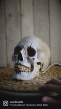 Cargar y reproducir el video en el visor de la galería, Lámpara The Mime Skull

